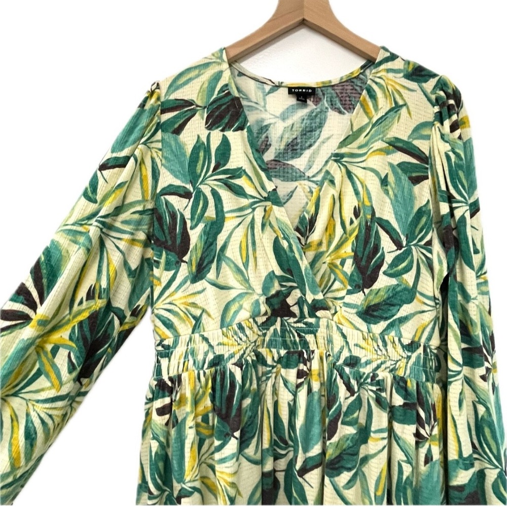 Torrid Green Leaf Print V-Neck Blouse